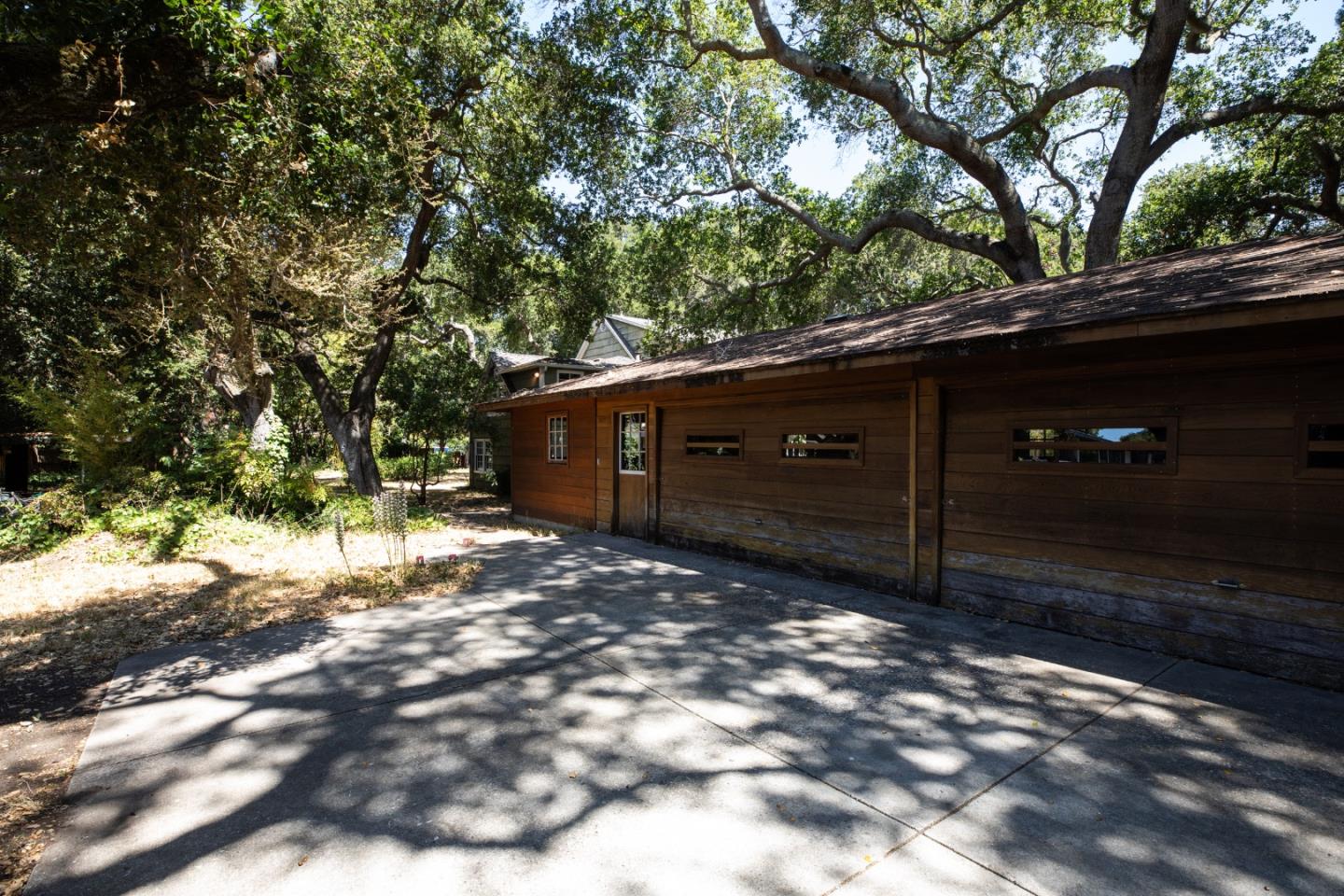 Detail Gallery Image 28 of 39 For 2 Bassett Ln, Atherton,  CA 94027 - 6 Beds | 3 Baths