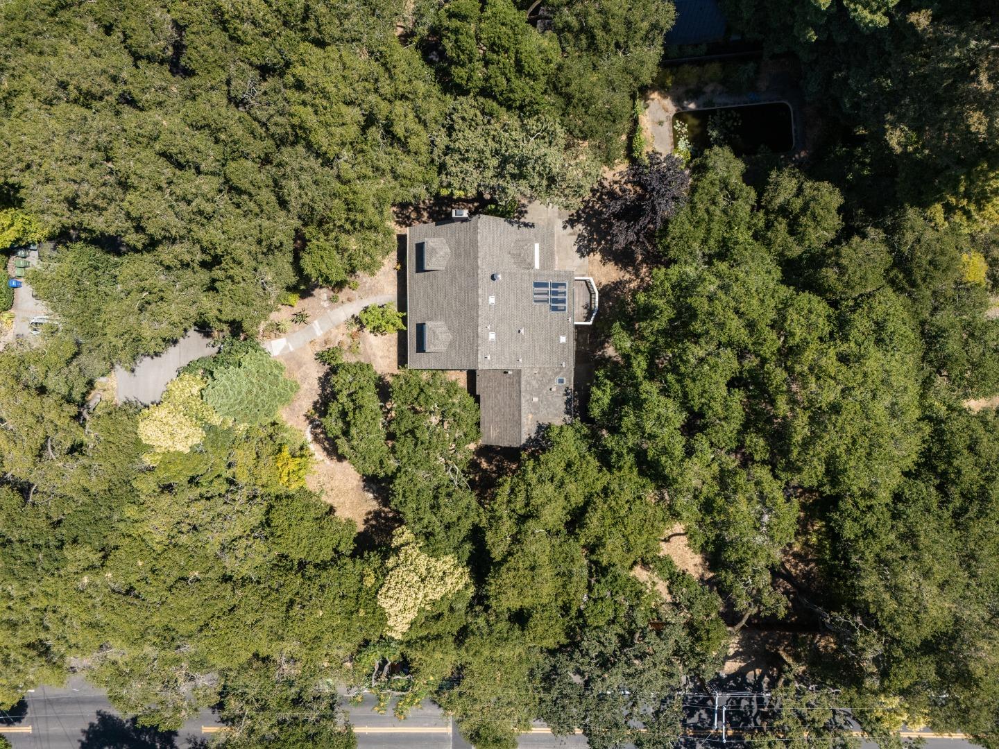Detail Gallery Image 33 of 39 For 2 Bassett Ln, Atherton,  CA 94027 - 6 Beds | 3 Baths