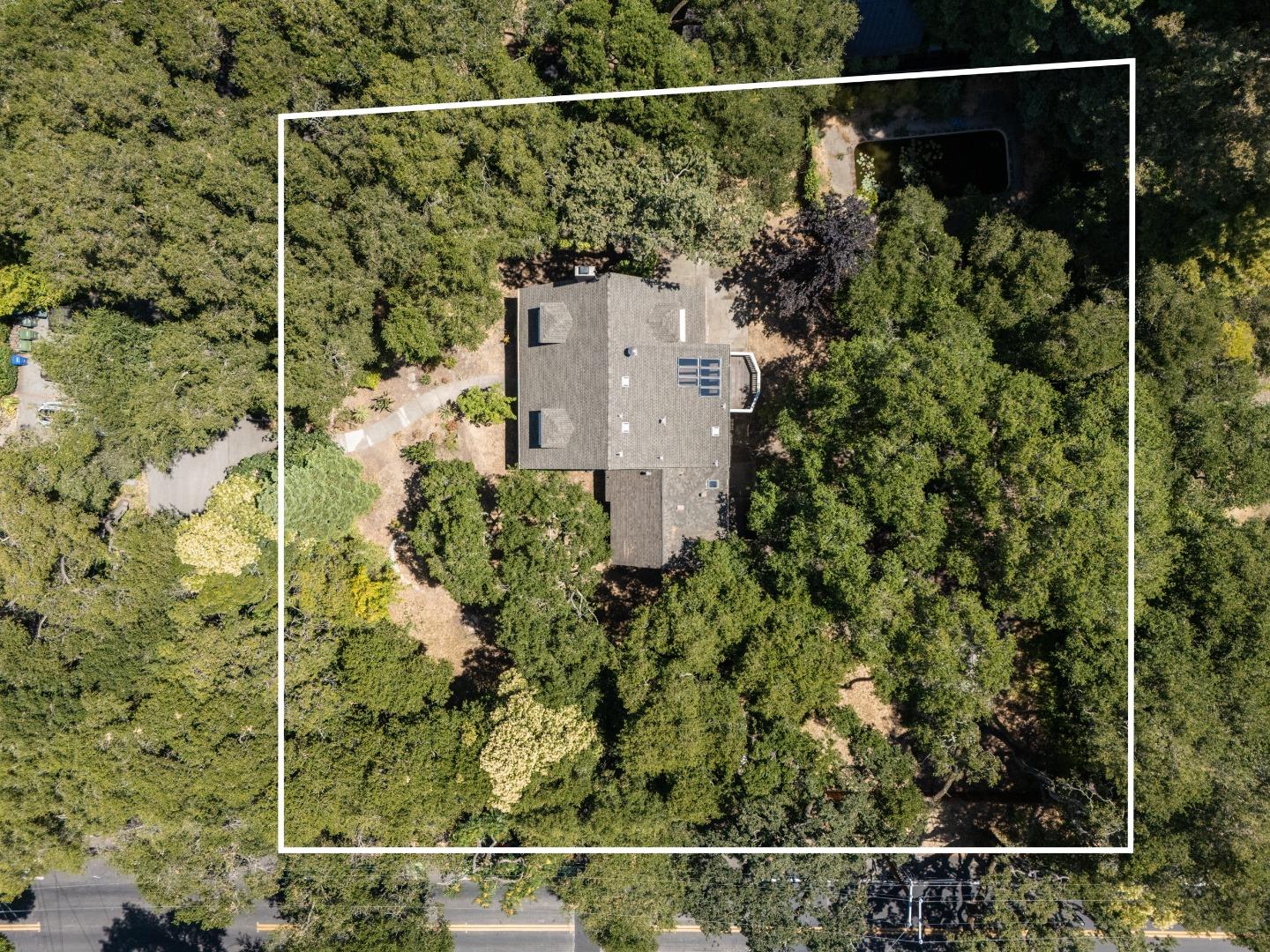 Detail Gallery Image 34 of 39 For 2 Bassett Ln, Atherton,  CA 94027 - 6 Beds | 3 Baths
