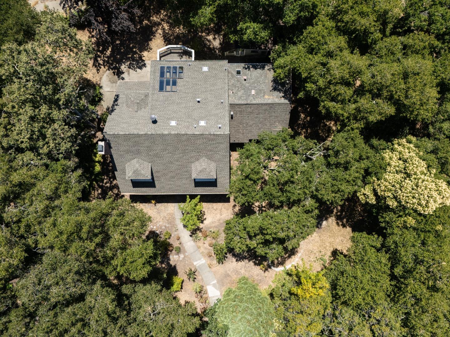 Detail Gallery Image 36 of 39 For 2 Bassett Ln, Atherton,  CA 94027 - 6 Beds | 3 Baths