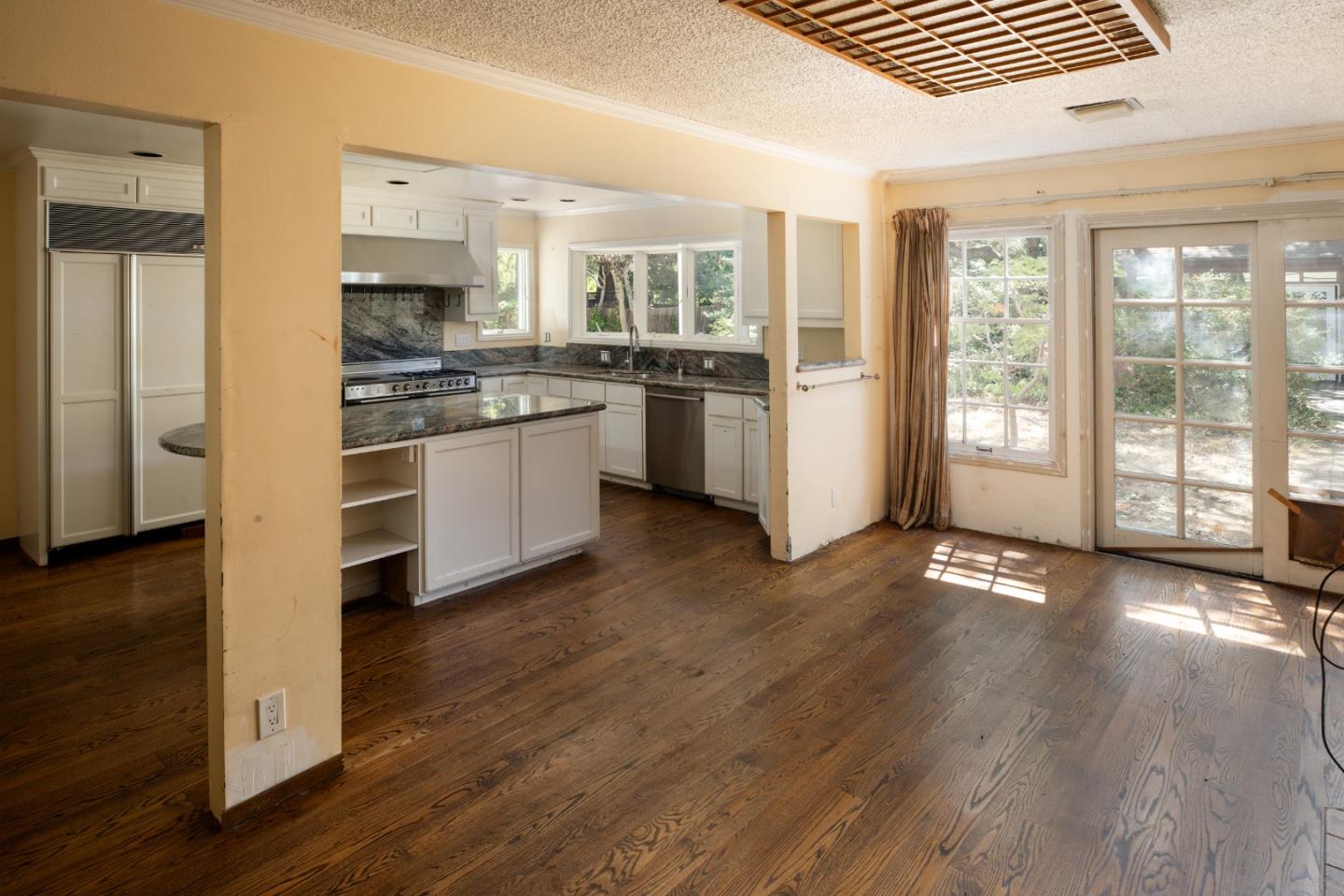 Detail Gallery Image 8 of 39 For 2 Bassett Ln, Atherton,  CA 94027 - 6 Beds | 3 Baths