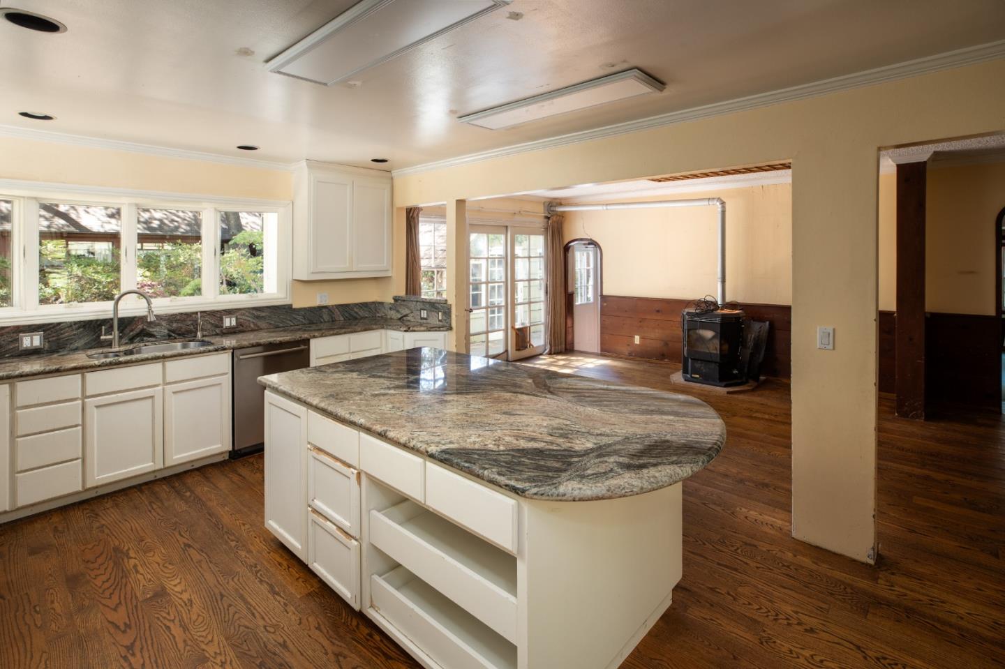 Detail Gallery Image 9 of 39 For 2 Bassett Ln, Atherton,  CA 94027 - 6 Beds | 3 Baths
