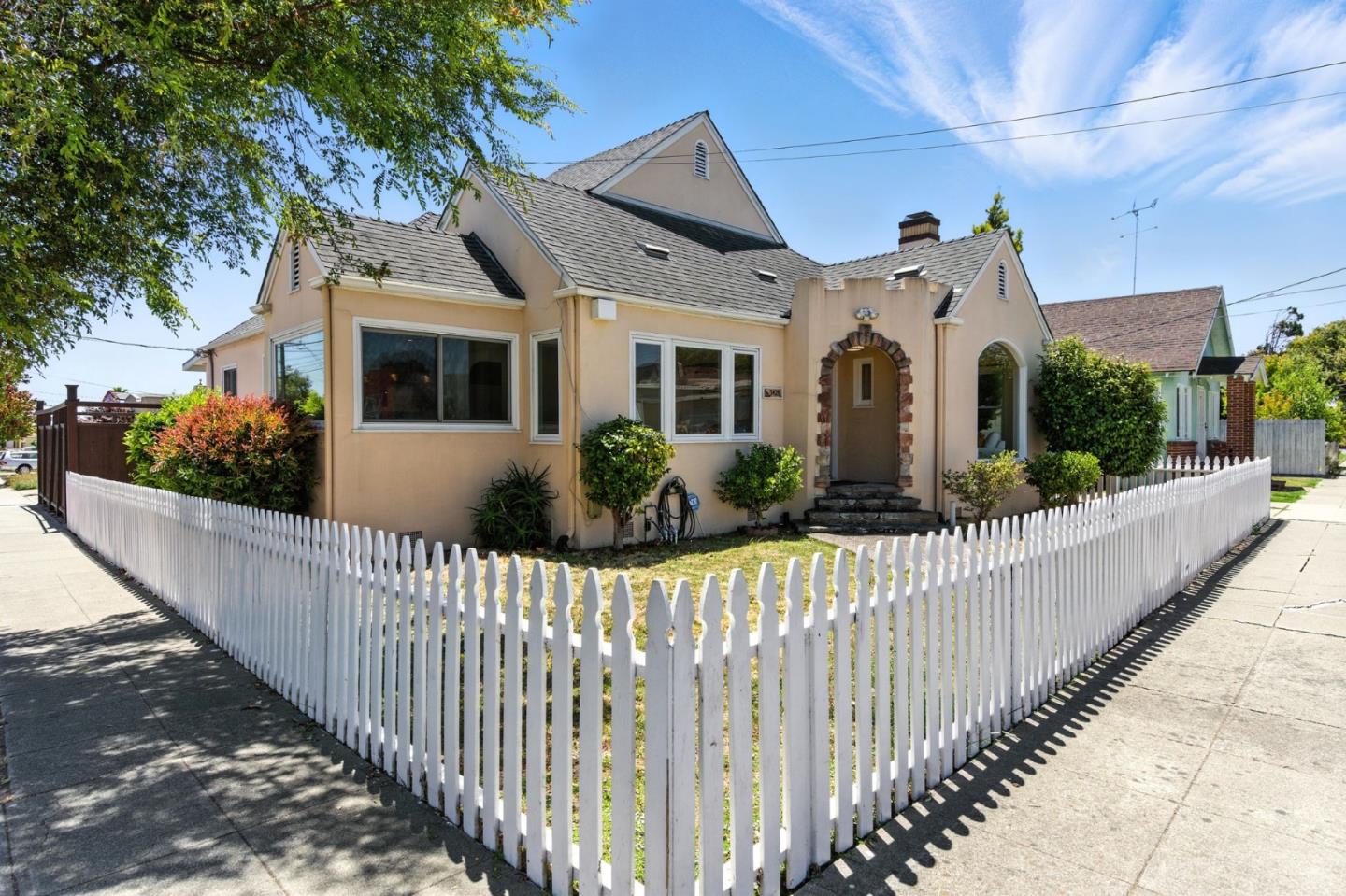 Detail Gallery Image 1 of 21 For 3428 Esmond Ave, Richmond,  CA 94805 - 3 Beds | 1 Baths