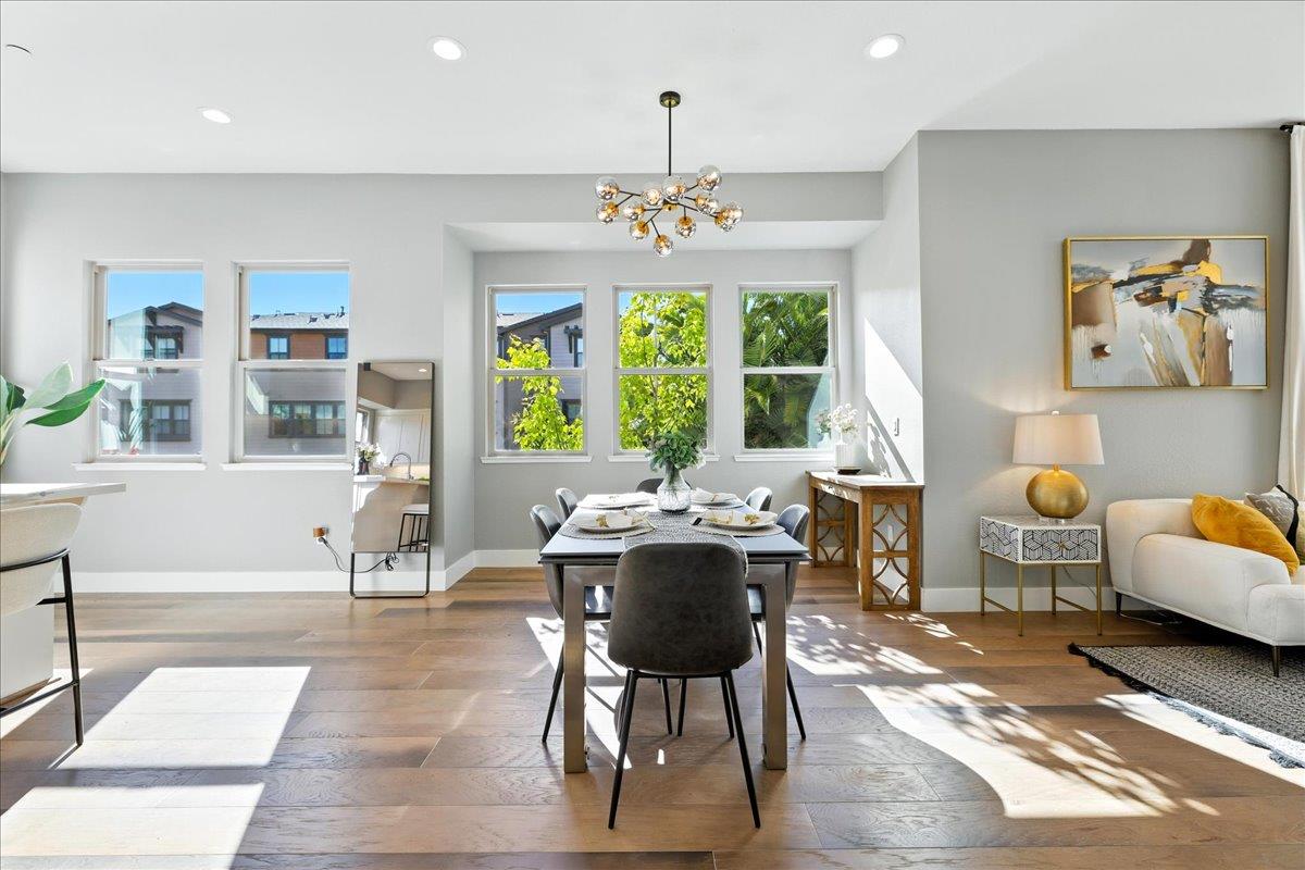Detail Gallery Image 10 of 62 For 324 Cherokee Loop, Mountain View,  CA 94043 - 3 Beds | 3/1 Baths