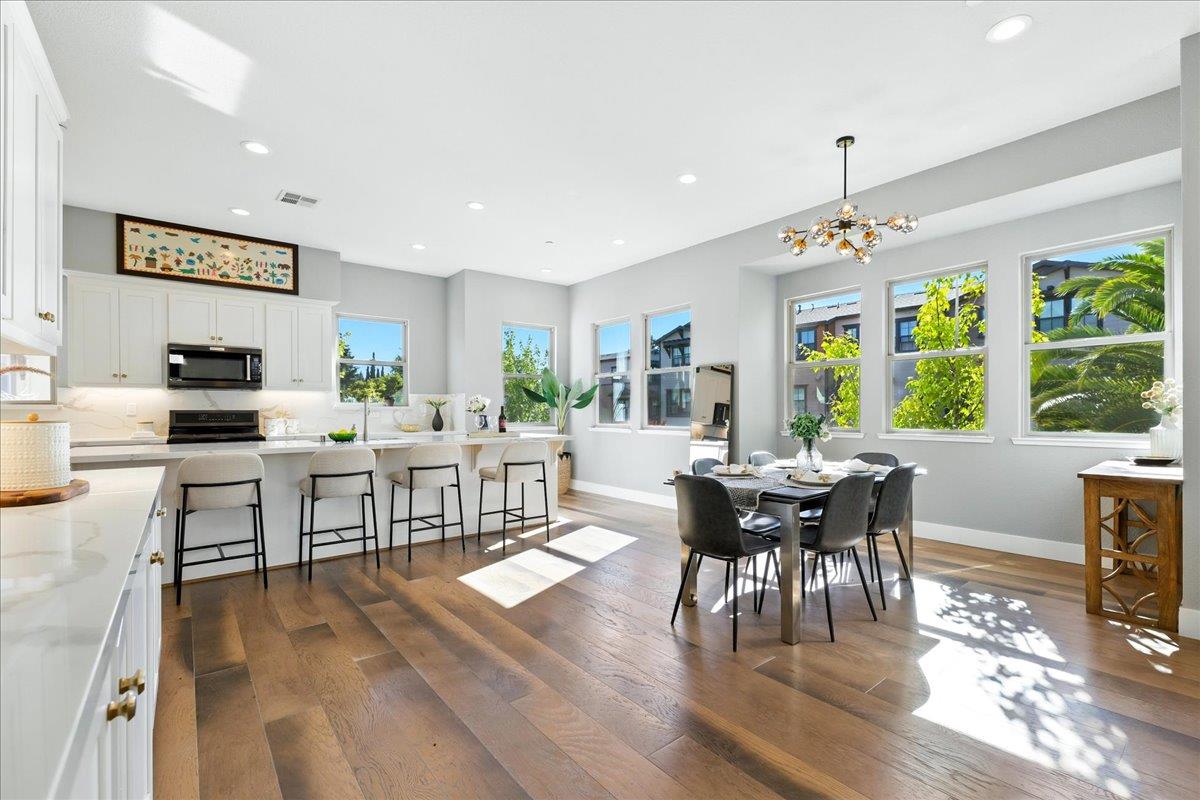 Detail Gallery Image 11 of 62 For 324 Cherokee Loop, Mountain View,  CA 94043 - 3 Beds | 3/1 Baths