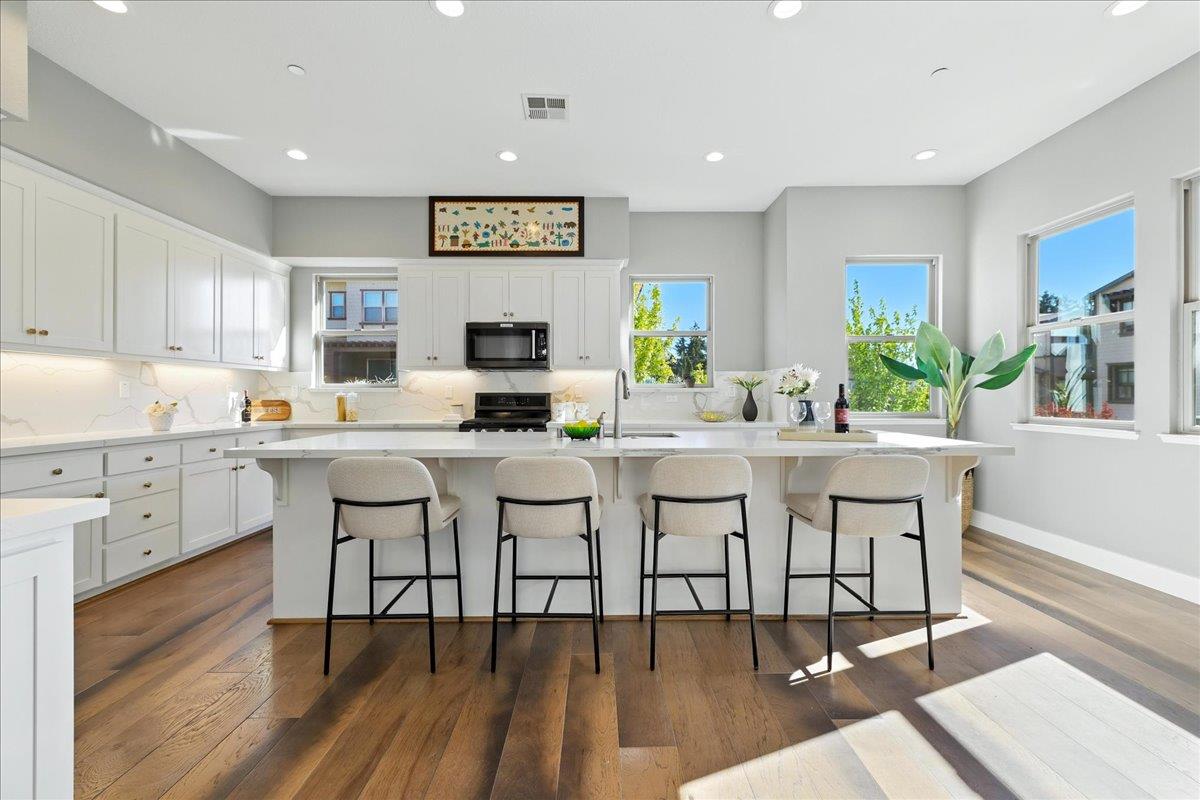 Detail Gallery Image 14 of 62 For 324 Cherokee Loop, Mountain View,  CA 94043 - 3 Beds | 3/1 Baths