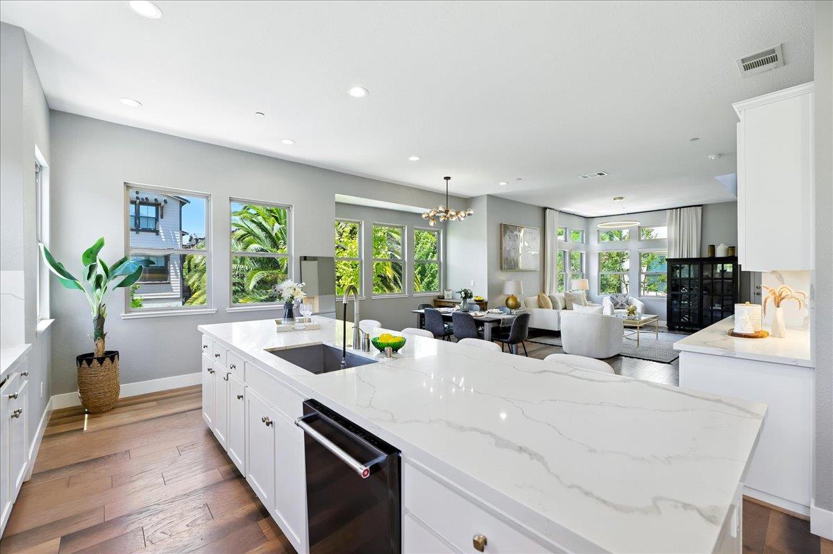 Detail Gallery Image 17 of 62 For 324 Cherokee Loop, Mountain View,  CA 94043 - 3 Beds | 3/1 Baths