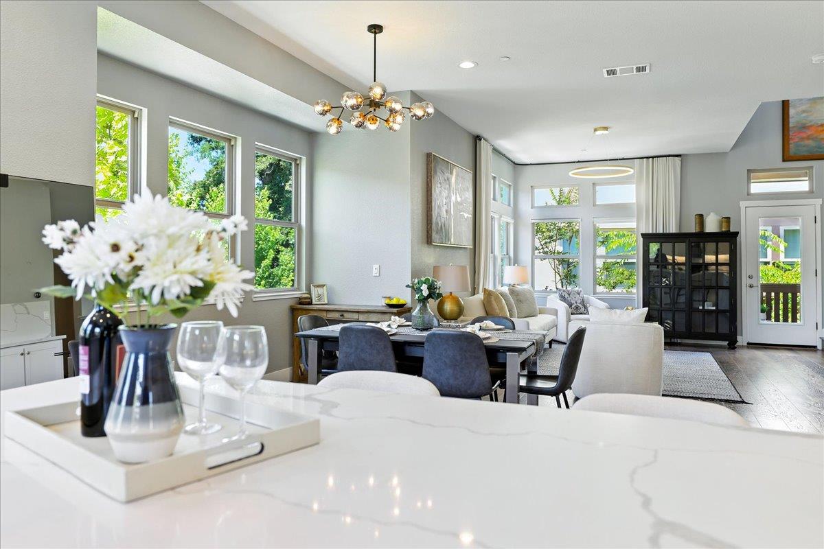 Detail Gallery Image 19 of 62 For 324 Cherokee Loop, Mountain View,  CA 94043 - 3 Beds | 3/1 Baths