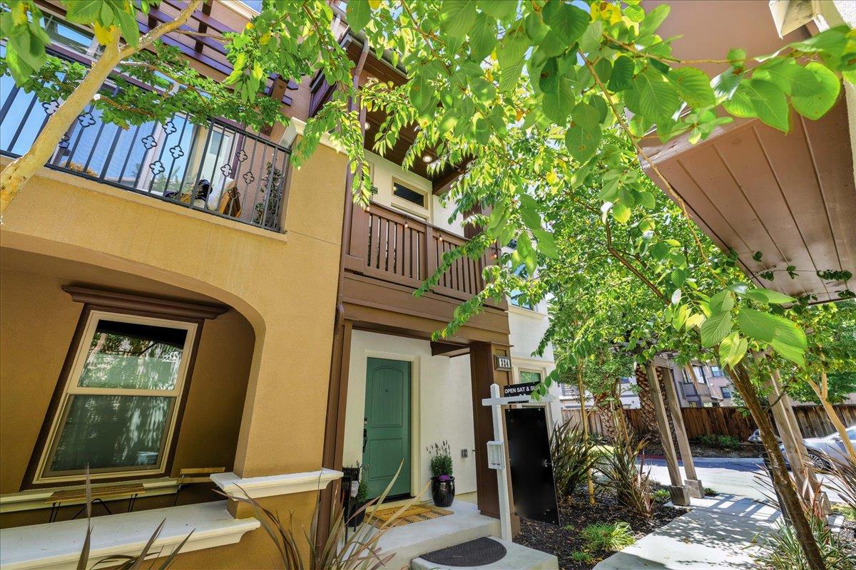 Detail Gallery Image 2 of 62 For 324 Cherokee Loop, Mountain View,  CA 94043 - 3 Beds | 3/1 Baths