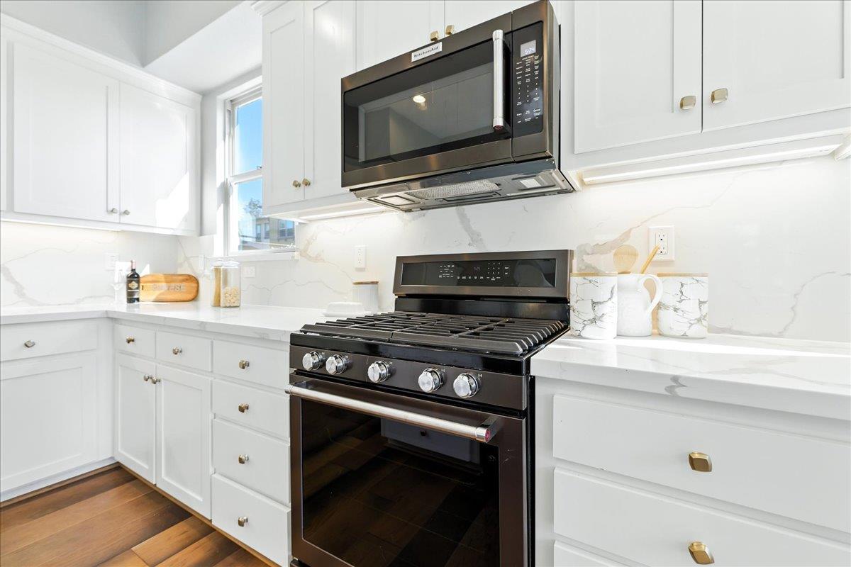Detail Gallery Image 21 of 62 For 324 Cherokee Loop, Mountain View,  CA 94043 - 3 Beds | 3/1 Baths