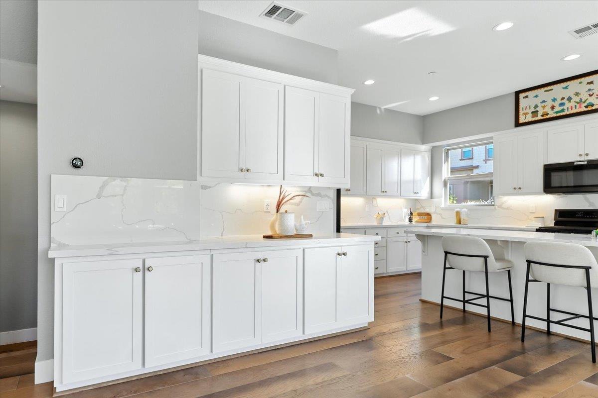 Detail Gallery Image 22 of 62 For 324 Cherokee Loop, Mountain View,  CA 94043 - 3 Beds | 3/1 Baths
