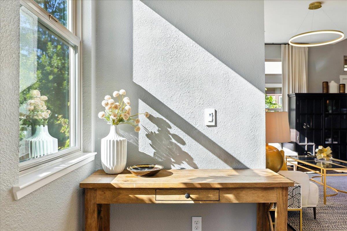 Detail Gallery Image 24 of 62 For 324 Cherokee Loop, Mountain View,  CA 94043 - 3 Beds | 3/1 Baths