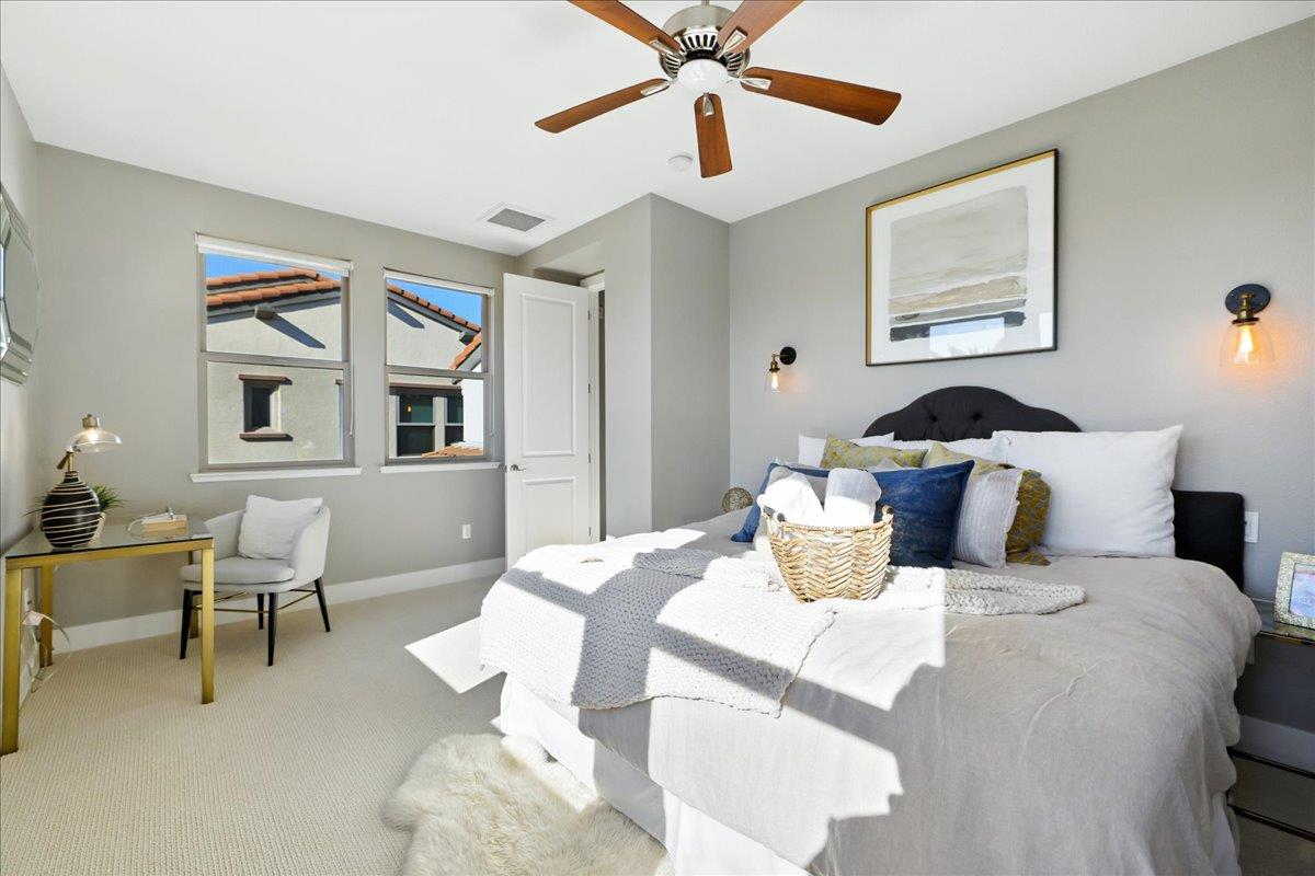 Detail Gallery Image 30 of 62 For 324 Cherokee Loop, Mountain View,  CA 94043 - 3 Beds | 3/1 Baths