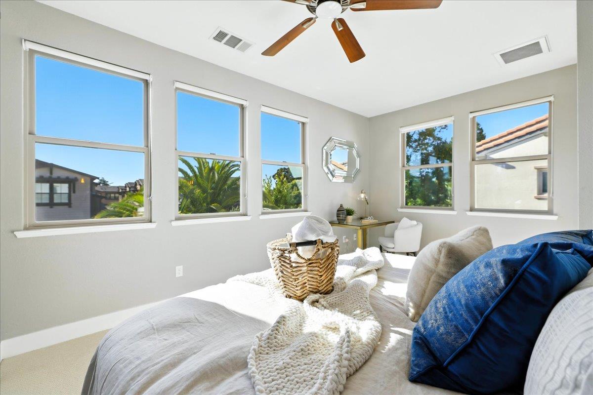 Detail Gallery Image 31 of 62 For 324 Cherokee Loop, Mountain View,  CA 94043 - 3 Beds | 3/1 Baths