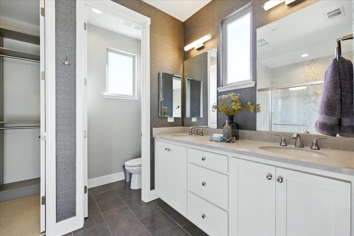 Detail Gallery Image 36 of 62 For 324 Cherokee Loop, Mountain View,  CA 94043 - 3 Beds | 3/1 Baths