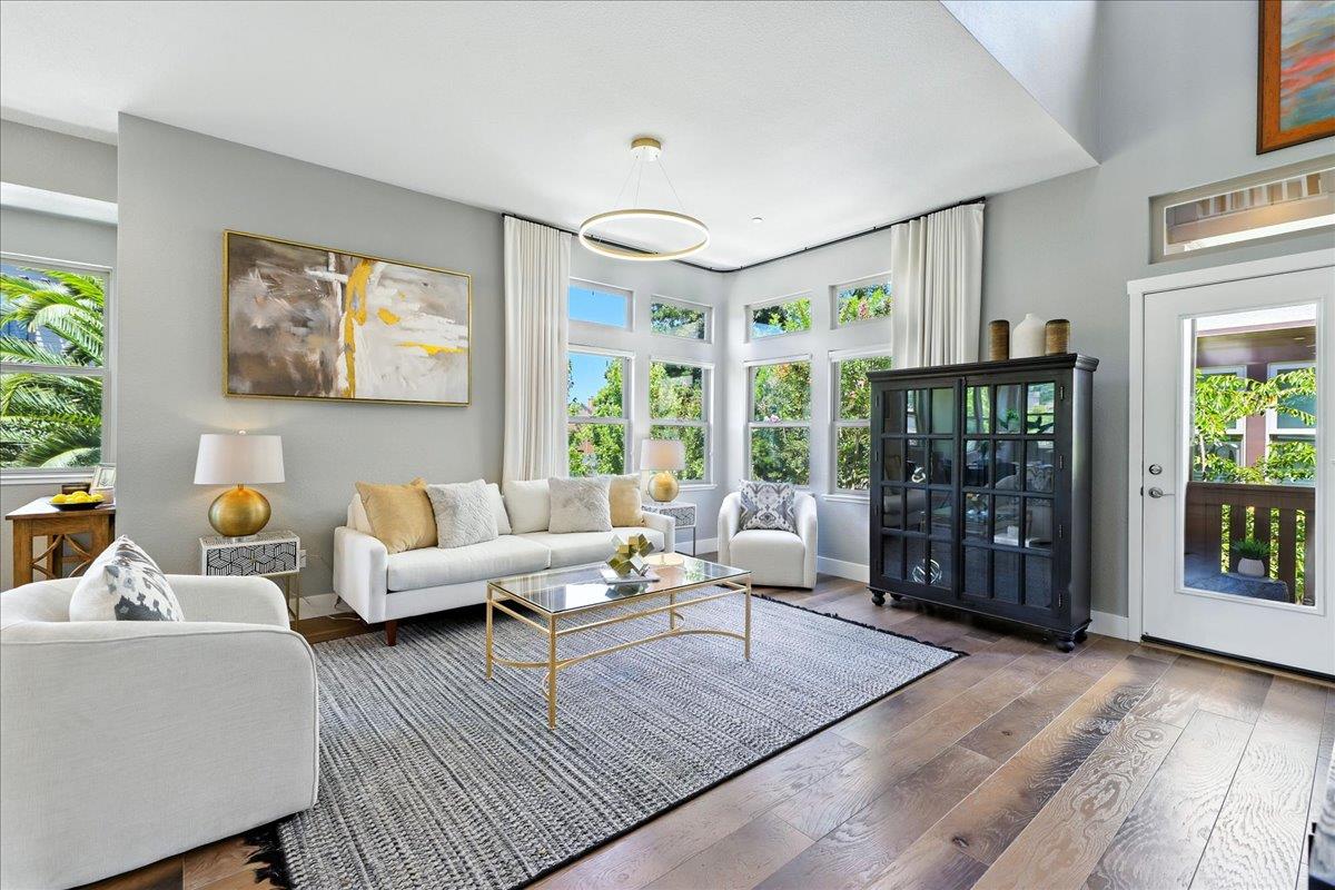 Detail Gallery Image 4 of 62 For 324 Cherokee Loop, Mountain View,  CA 94043 - 3 Beds | 3/1 Baths
