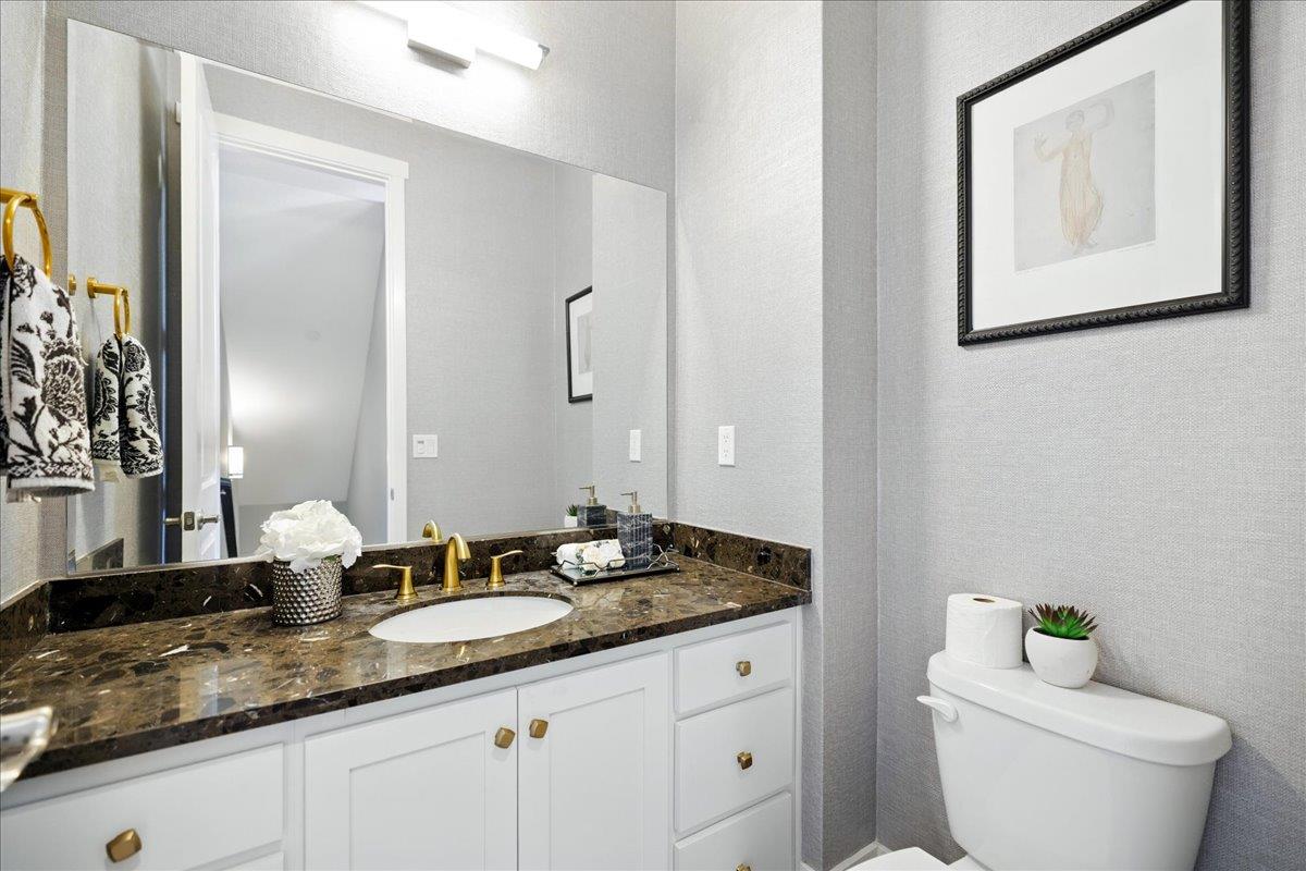 Detail Gallery Image 45 of 62 For 324 Cherokee Loop, Mountain View,  CA 94043 - 3 Beds | 3/1 Baths