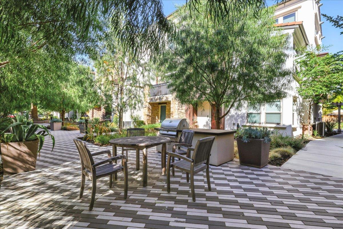 Detail Gallery Image 50 of 62 For 324 Cherokee Loop, Mountain View,  CA 94043 - 3 Beds | 3/1 Baths