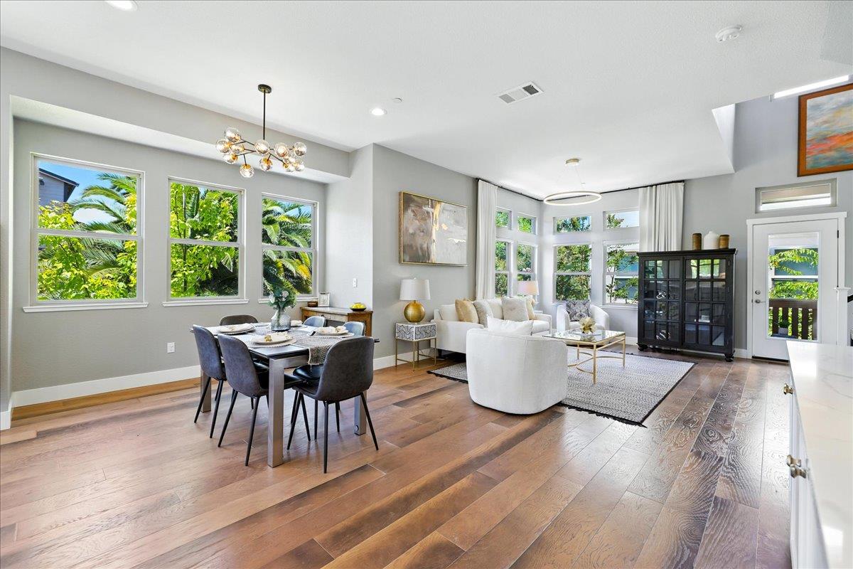 Detail Gallery Image 7 of 62 For 324 Cherokee Loop, Mountain View,  CA 94043 - 3 Beds | 3/1 Baths