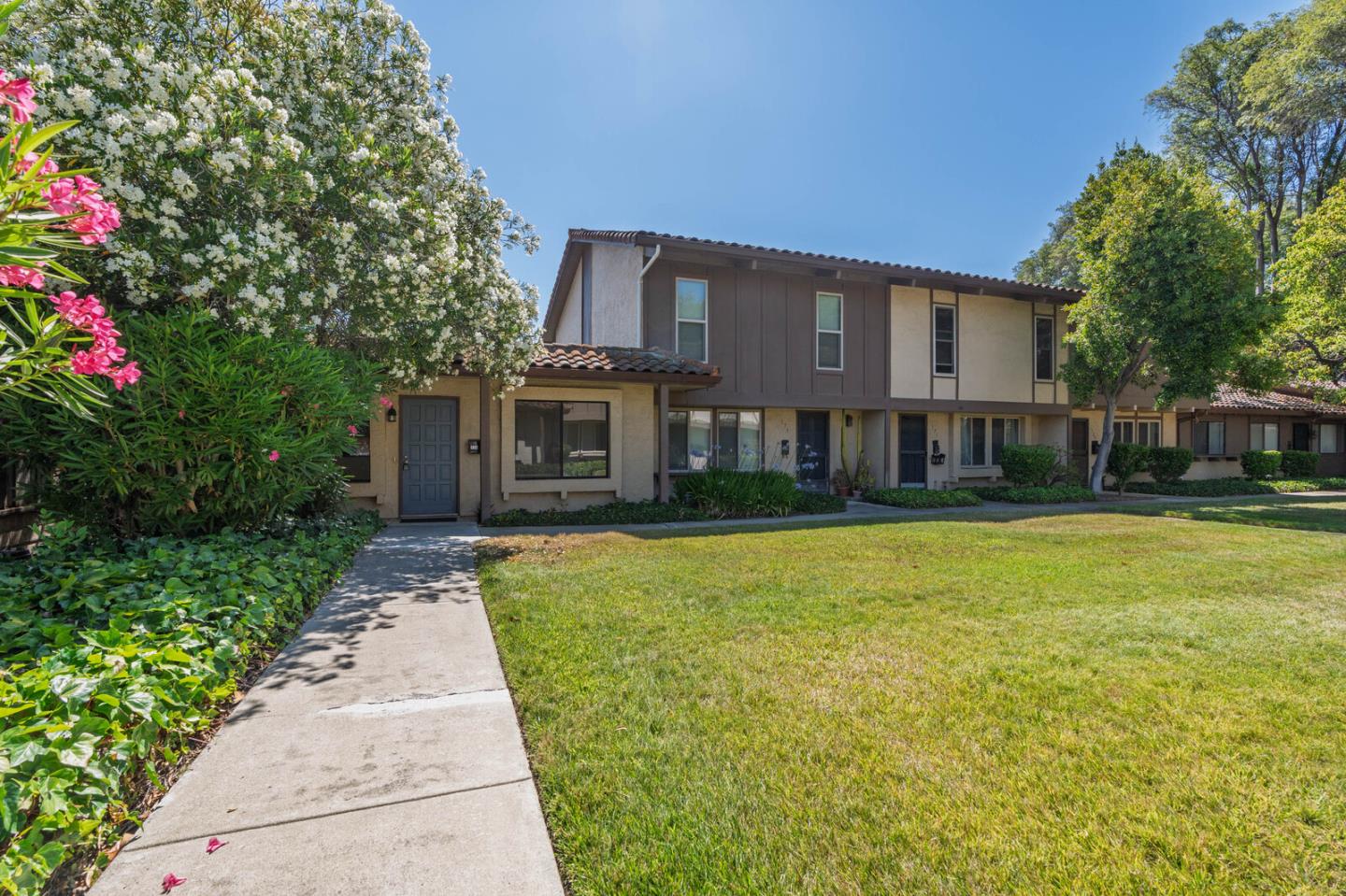 Detail Gallery Image 2 of 19 For 175 Brahms Way, Sunnyvale,  CA 94087 - 2 Beds | 1 Baths