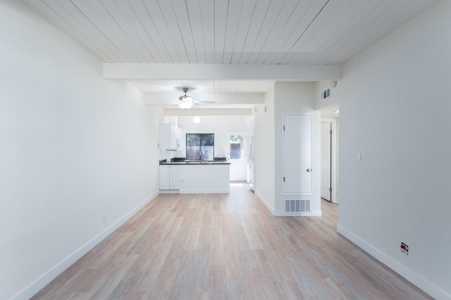 Detail Gallery Image 4 of 19 For 175 Brahms Way, Sunnyvale,  CA 94087 - 2 Beds | 1 Baths