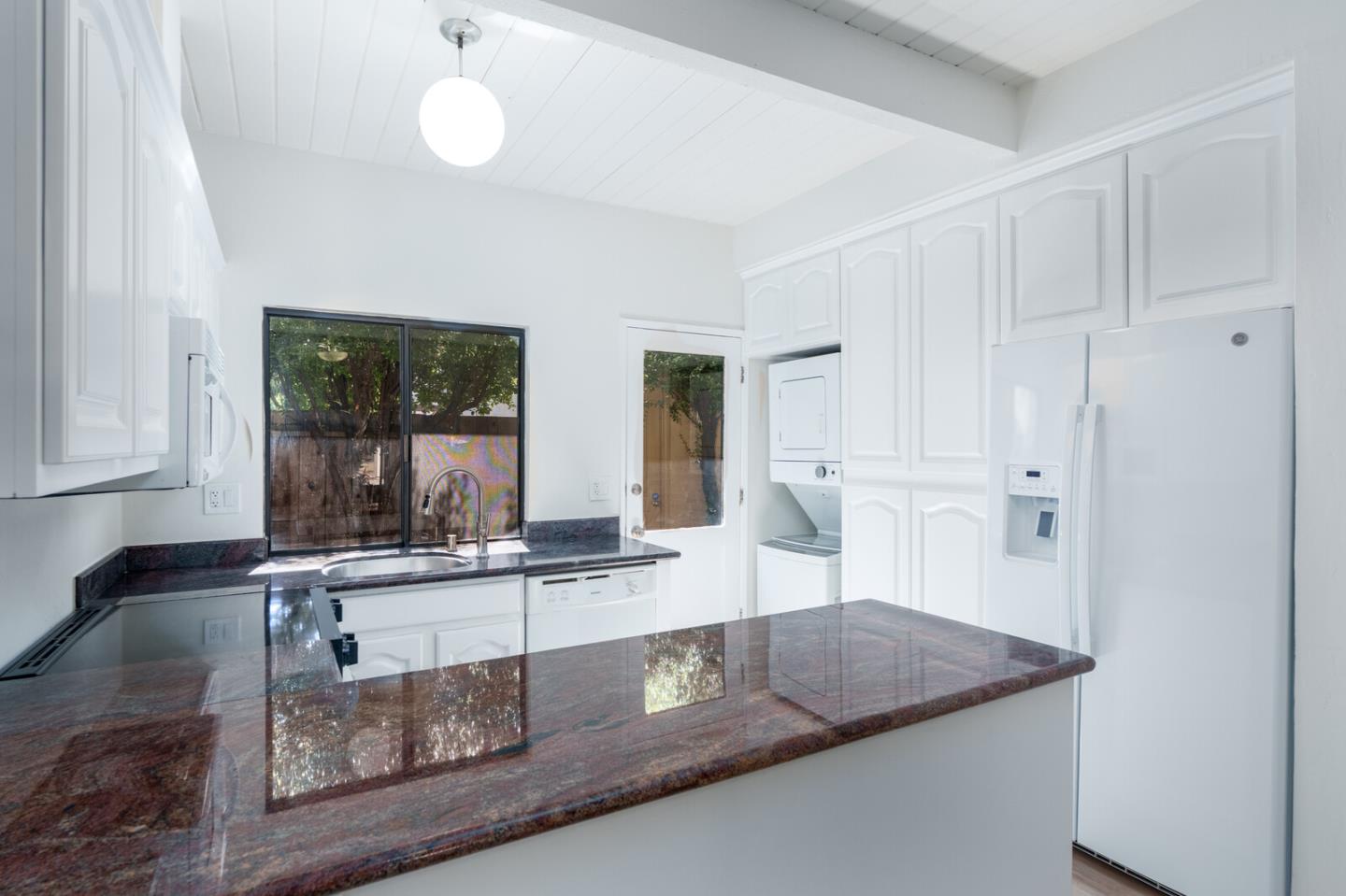 Detail Gallery Image 5 of 19 For 175 Brahms Way, Sunnyvale,  CA 94087 - 2 Beds | 1 Baths