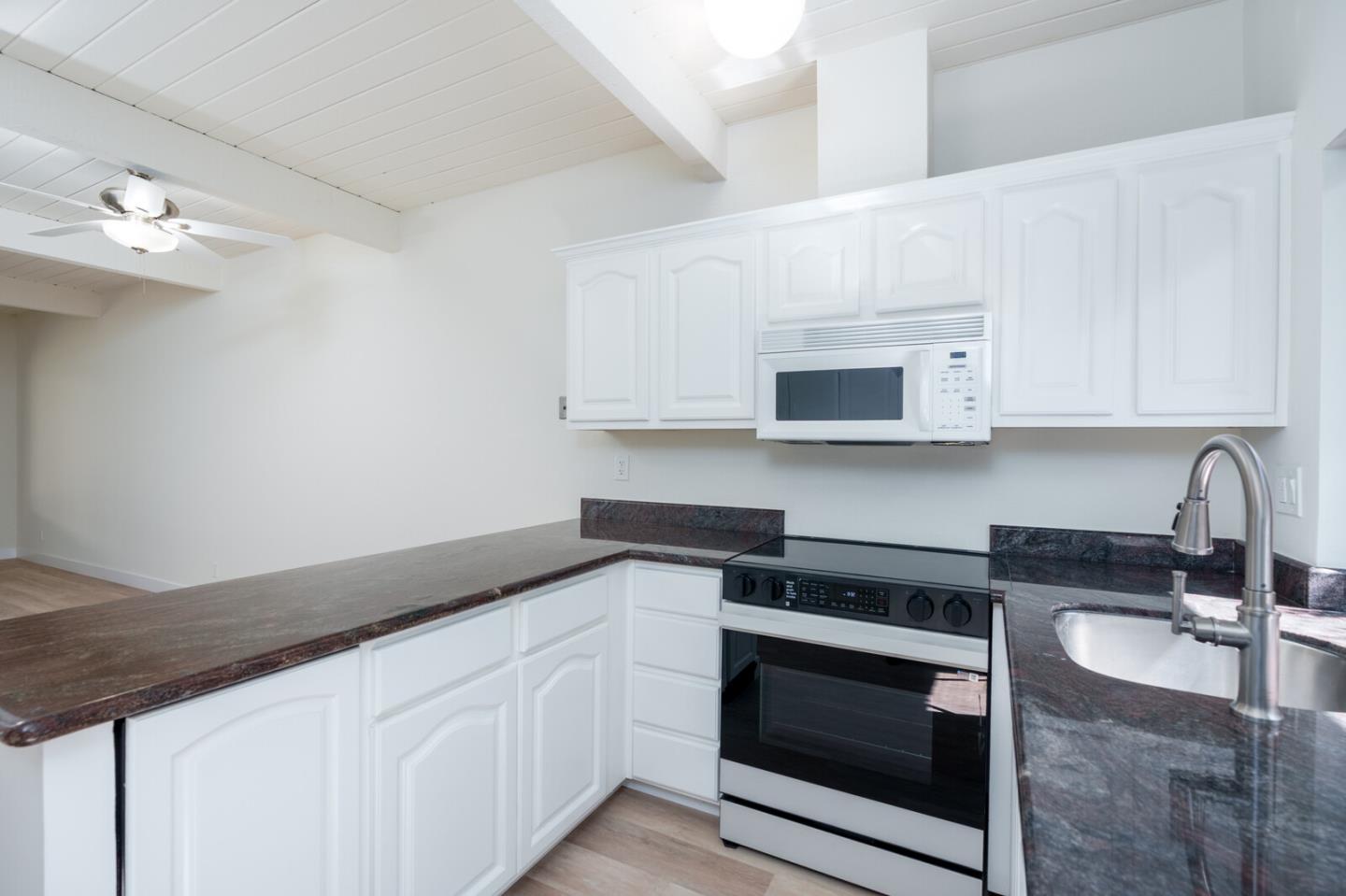 Detail Gallery Image 7 of 19 For 175 Brahms Way, Sunnyvale,  CA 94087 - 2 Beds | 1 Baths