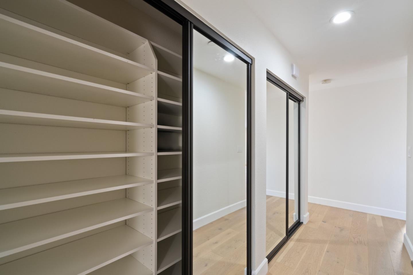 Detail Gallery Image 4 of 50 For 1500 Sherman Ave 3d,  Burlingame,  CA 94010 - 2 Beds | 2 Baths