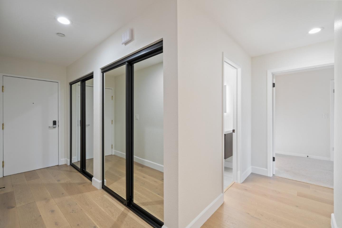 Detail Gallery Image 5 of 50 For 1500 Sherman Ave 3d,  Burlingame,  CA 94010 - 2 Beds | 2 Baths