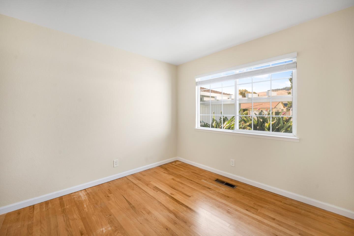 Detail Gallery Image 11 of 19 For 357 El Portal Way, San Jose,  CA 95123 - 4 Beds | 2 Baths
