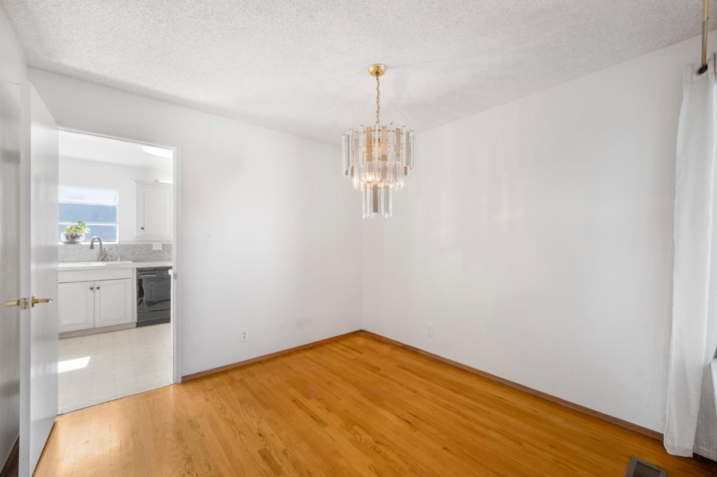Detail Gallery Image 13 of 19 For 357 El Portal Way, San Jose,  CA 95123 - 4 Beds | 2 Baths