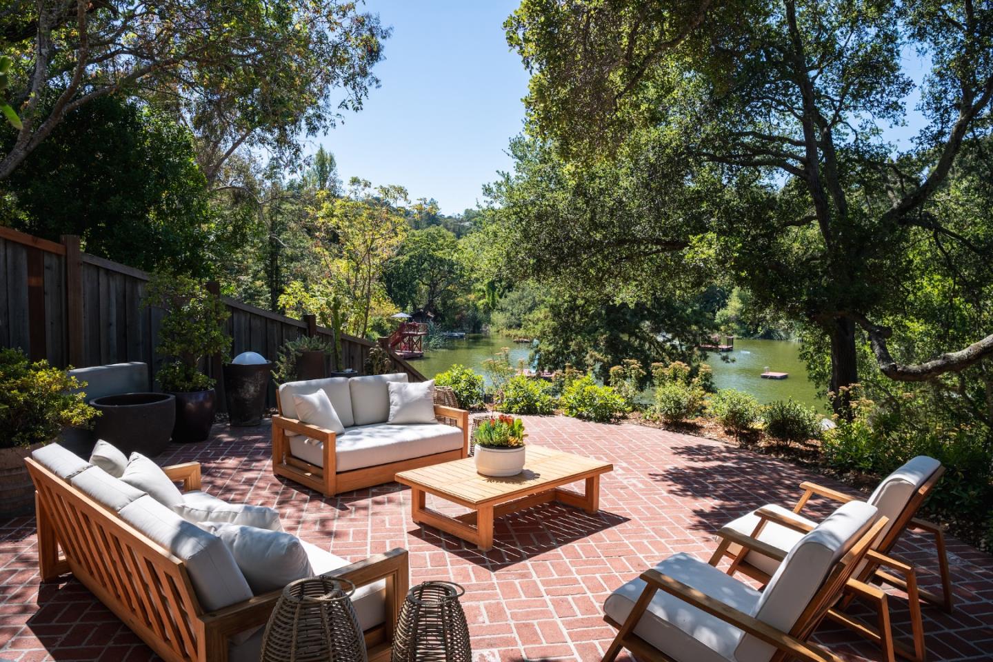 Detail Gallery Image 2 of 44 For 602 Vista Dr, Redwood City,  CA 94062 - 4 Beds | 4/1 Baths
