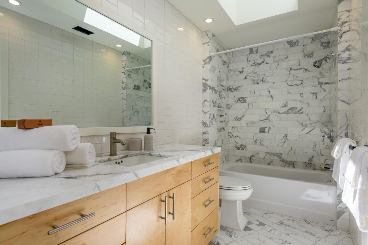 Detail Gallery Image 23 of 44 For 602 Vista Dr, Redwood City,  CA 94062 - 4 Beds | 4/1 Baths