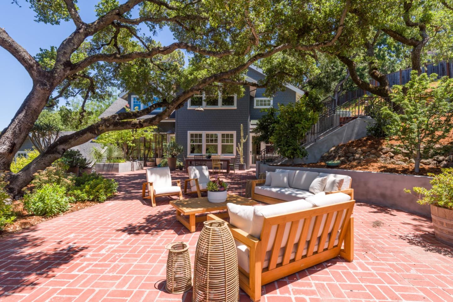 Detail Gallery Image 3 of 44 For 602 Vista Dr, Redwood City,  CA 94062 - 4 Beds | 4/1 Baths