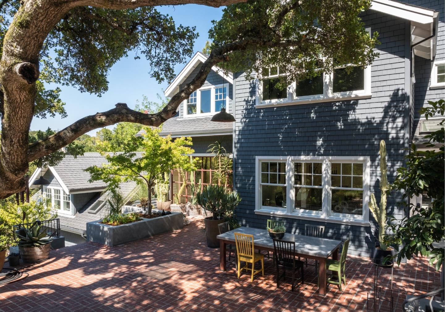 Detail Gallery Image 4 of 44 For 602 Vista Dr, Redwood City,  CA 94062 - 4 Beds | 4/1 Baths