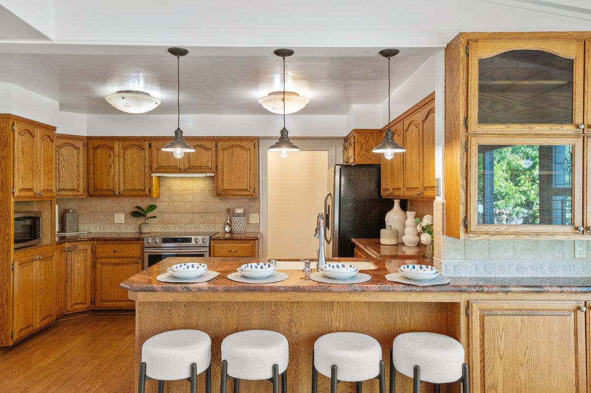 Detail Gallery Image 10 of 28 For 1632 Ralston Ave, Belmont,  CA 94002 - 4 Beds | 2 Baths