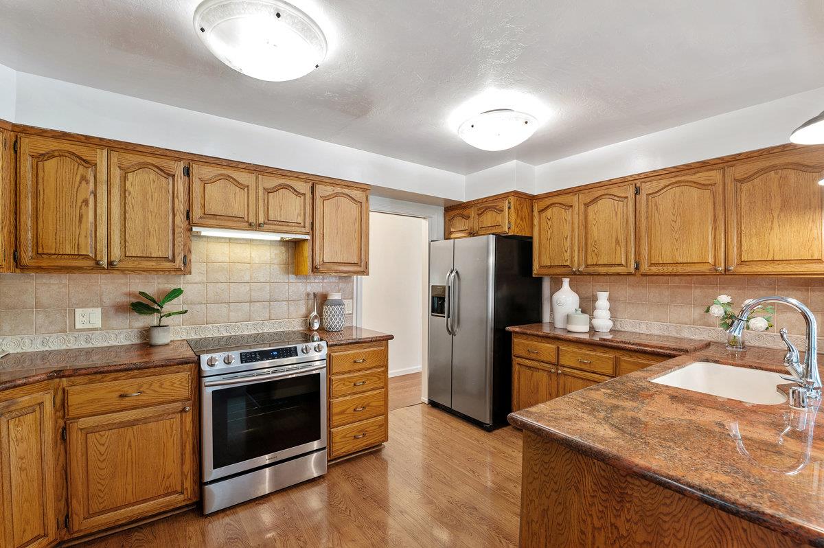 Detail Gallery Image 7 of 28 For 1632 Ralston Ave, Belmont,  CA 94002 - 4 Beds | 2 Baths