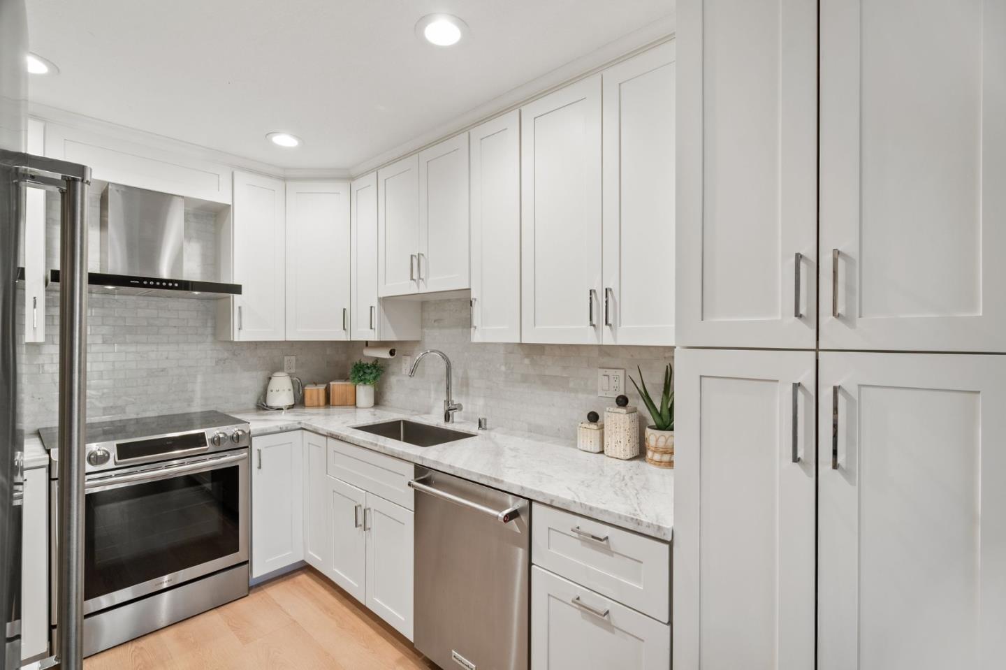 Detail Gallery Image 10 of 23 For 766 Pollard Rd, Los Gatos,  CA 95032 - 3 Beds | 2/1 Baths