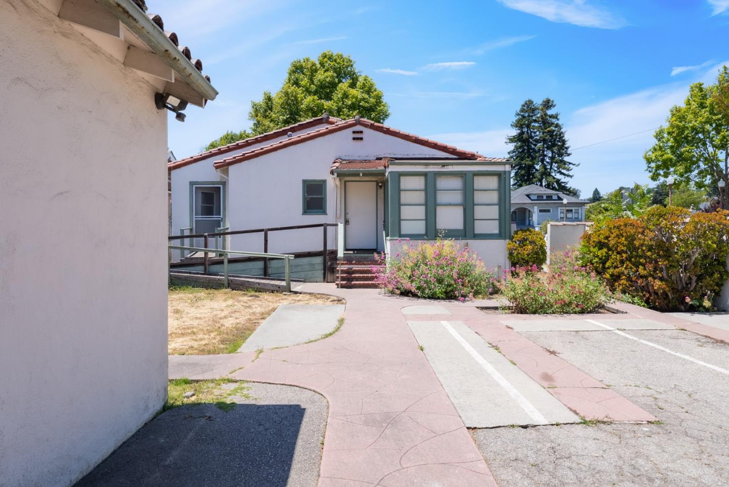 Detail Gallery Image 12 of 16 For 1103 Mission St, Santa Cruz,  CA 95060 - – Beds | – Baths