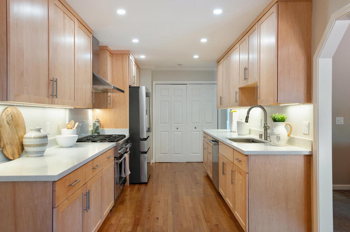 Detail Gallery Image 12 of 42 For 2580 Princeton Dr, San Bruno,  CA 94066 - 4 Beds | 3 Baths