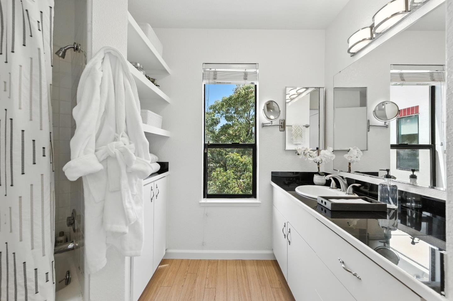 Detail Gallery Image 12 of 34 For 221 Shorebird Cir, Redwood Shores,  CA 94065 - 2 Beds | 2 Baths