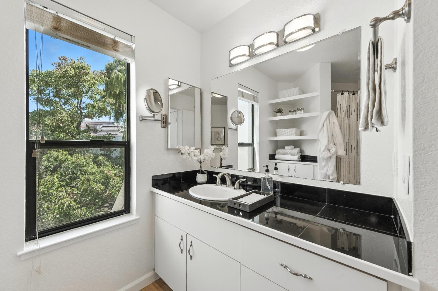 Detail Gallery Image 13 of 34 For 221 Shorebird Cir, Redwood Shores,  CA 94065 - 2 Beds | 2 Baths