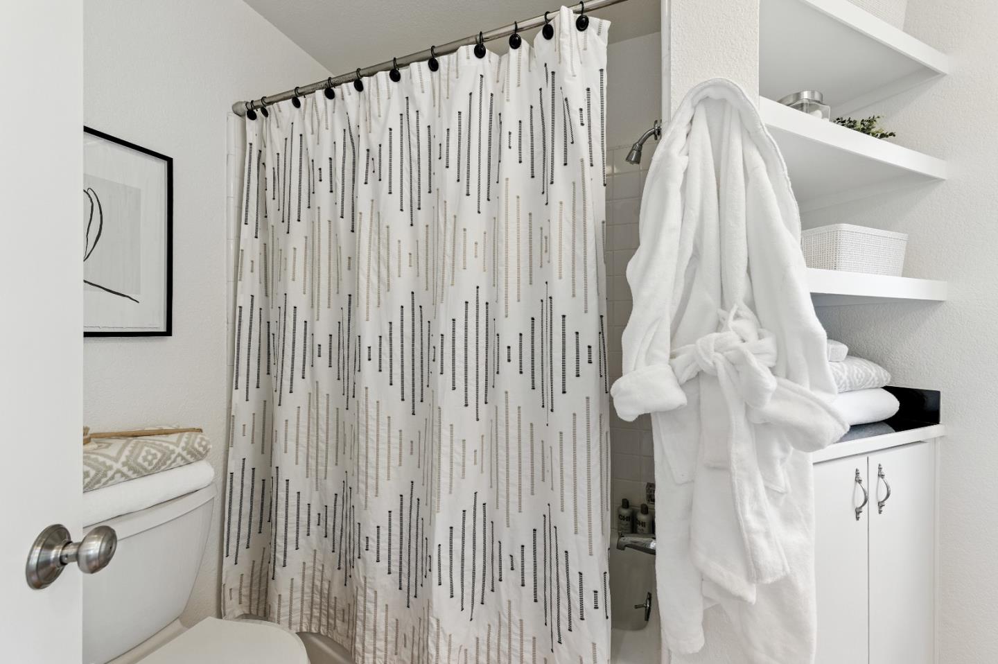 Detail Gallery Image 14 of 34 For 221 Shorebird Cir, Redwood Shores,  CA 94065 - 2 Beds | 2 Baths