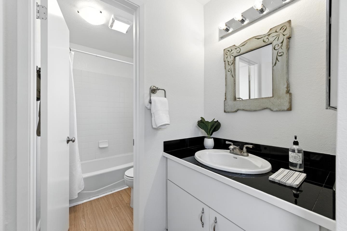 Detail Gallery Image 22 of 34 For 221 Shorebird Cir, Redwood Shores,  CA 94065 - 2 Beds | 2 Baths
