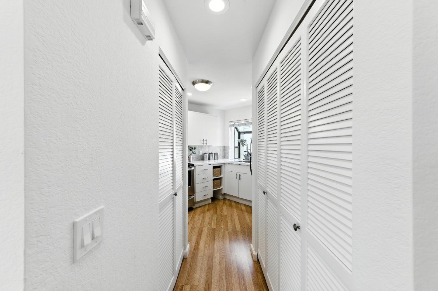 Detail Gallery Image 6 of 34 For 221 Shorebird Cir, Redwood Shores,  CA 94065 - 2 Beds | 2 Baths