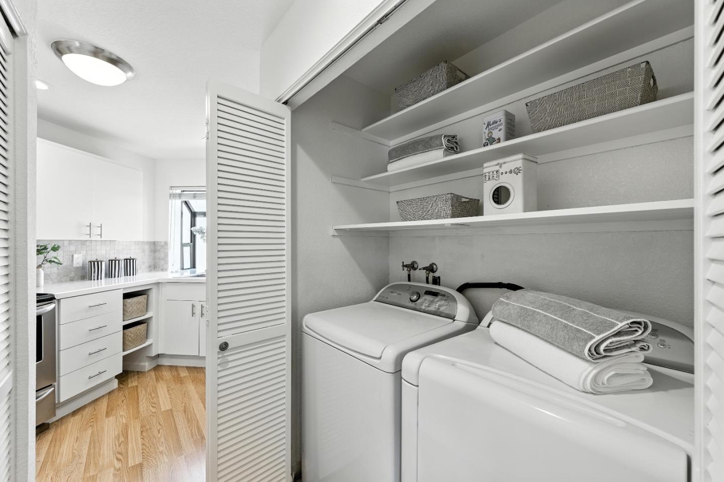 Detail Gallery Image 7 of 34 For 221 Shorebird Cir, Redwood Shores,  CA 94065 - 2 Beds | 2 Baths