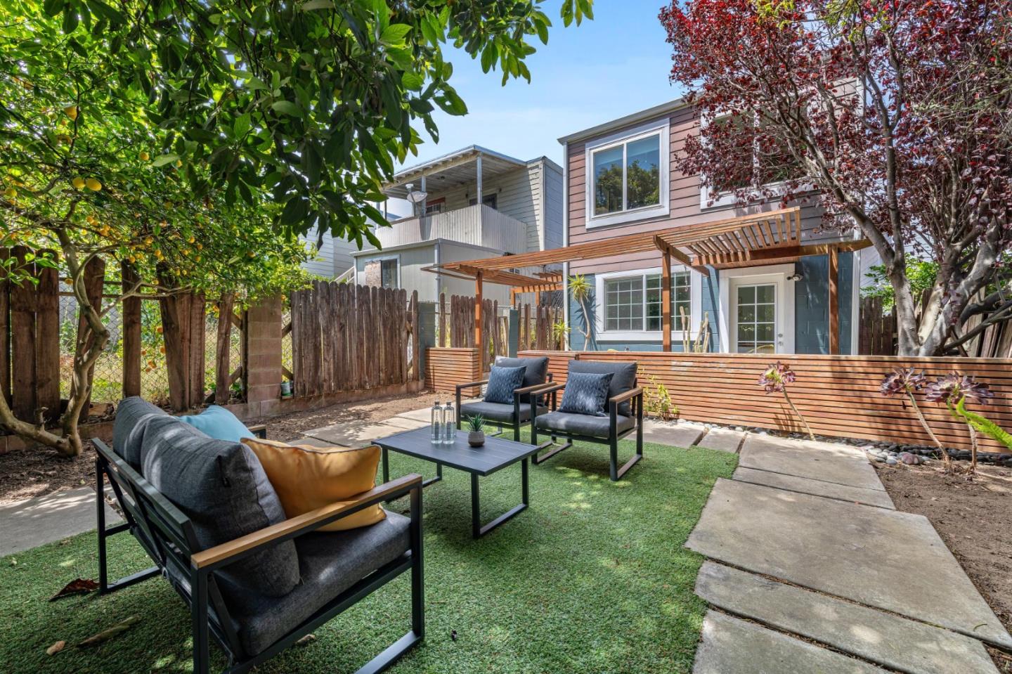 Detail Gallery Image 2 of 55 For 275 Teddy Ave, San Francisco,  CA 94134 - 3 Beds | 2 Baths