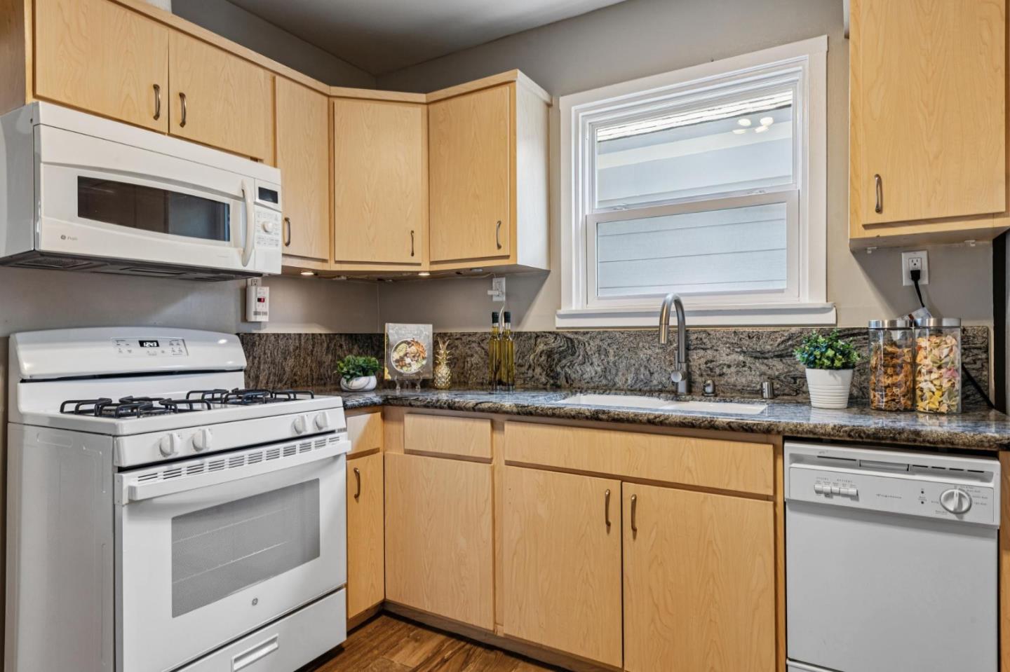Detail Gallery Image 23 of 55 For 275 Teddy Ave, San Francisco,  CA 94134 - 3 Beds | 2 Baths