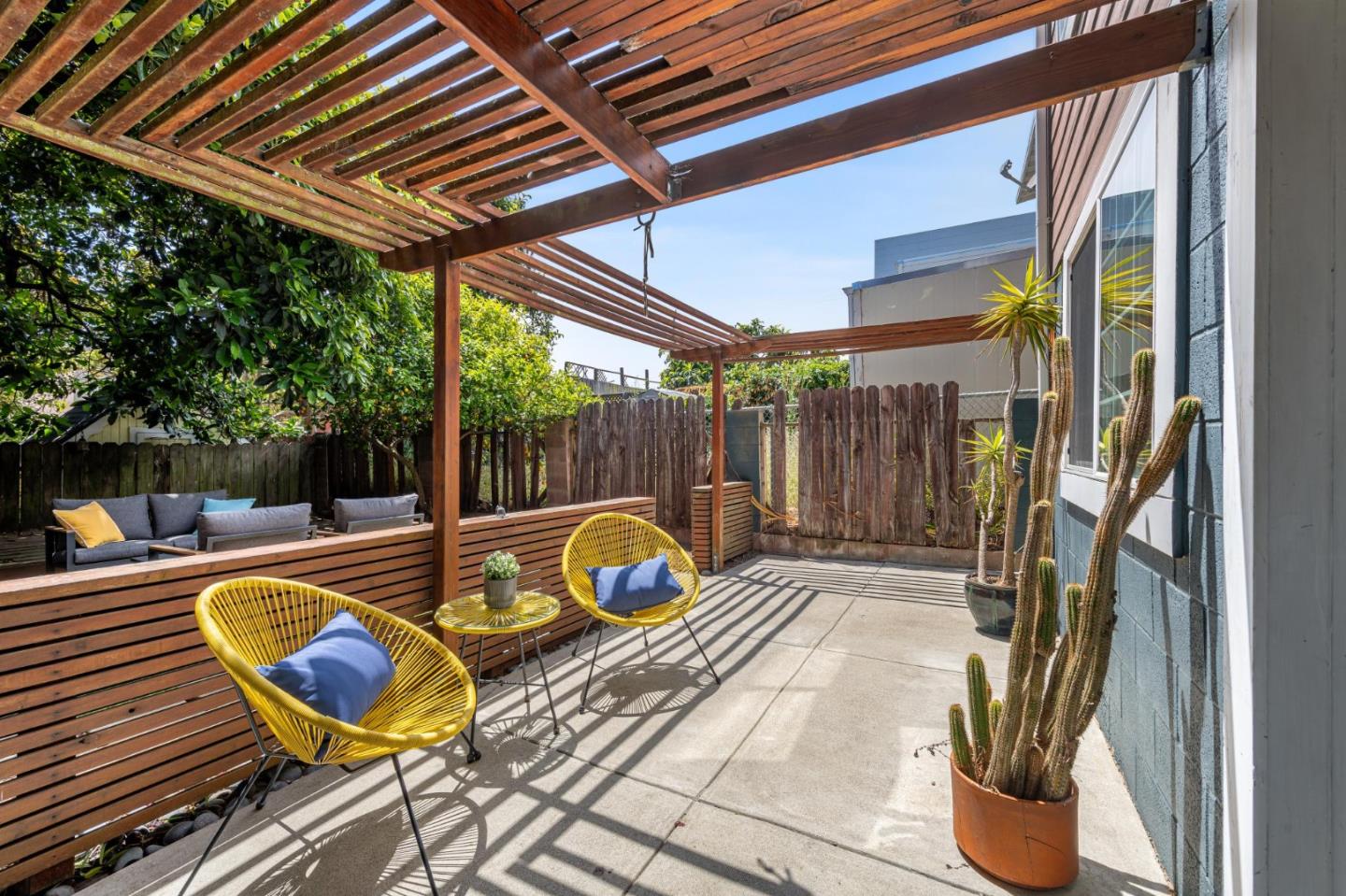 Detail Gallery Image 3 of 55 For 275 Teddy Ave, San Francisco,  CA 94134 - 3 Beds | 2 Baths