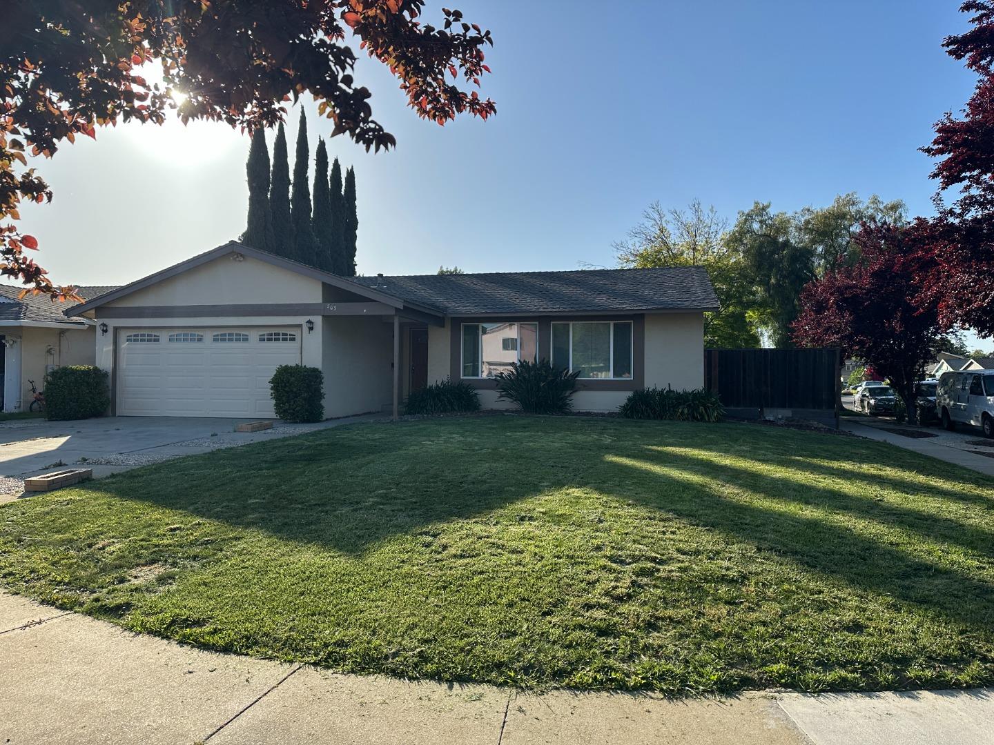 Detail Gallery Image 1 of 11 For 203 Pemba Ct, San Jose,  CA 95119 - 3 Beds | 2 Baths